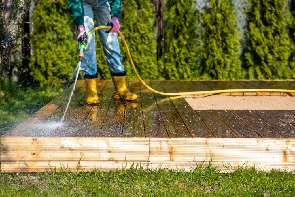 Top Reasons to Pressure Wash Your Deck or Patio During Winters